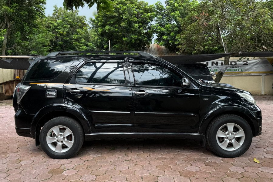 RUSH 1.5 2012 AT HITAM METALIK