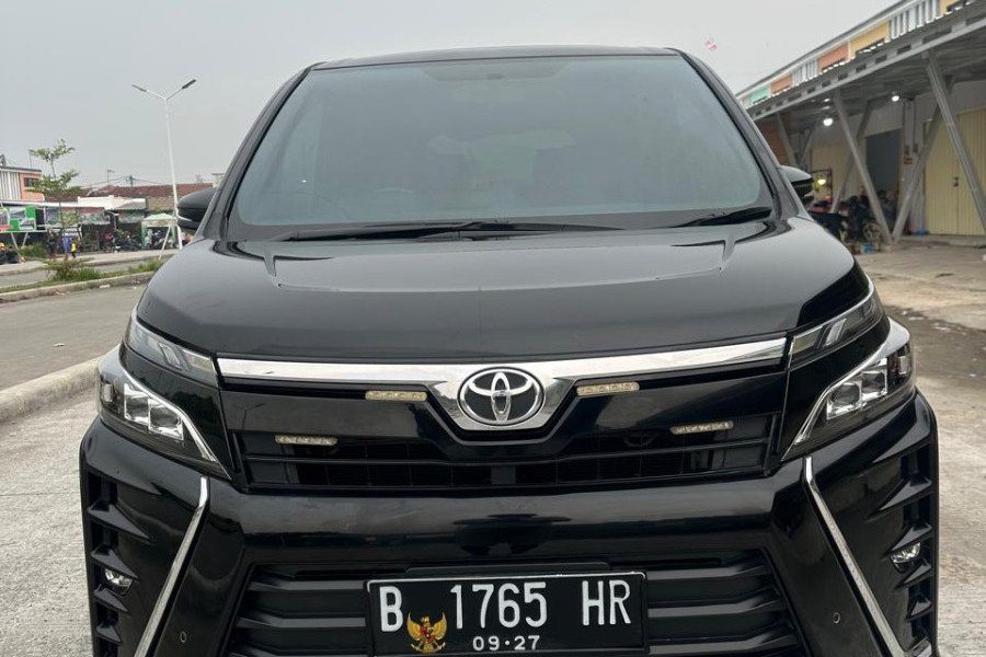 TOYOTA VOXY 2.0 AT 2017