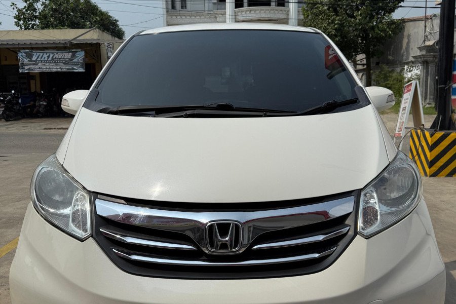 Honda Freed SD 2013